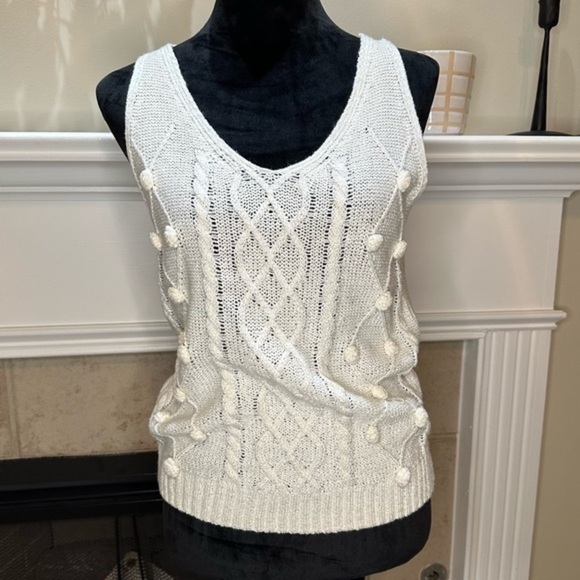 Blu Pepper Women’s Ivory Sweater Tank Top V-Neck with Knit Puffballs size S - Picture 1 of 5
